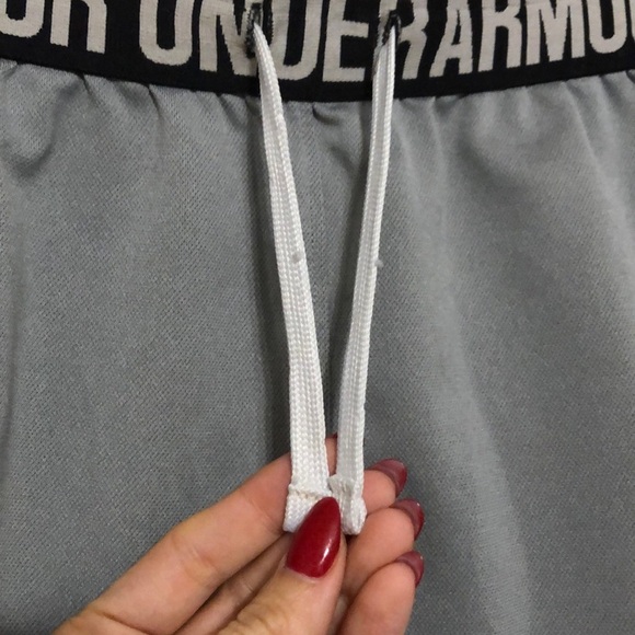 Under Armour Gray Play Up Drawstring Elastic Waist Athletic Shorts size Small - Picture 3 of 8